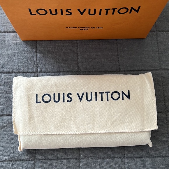 🌸🔅TRADED🔅🌸Louis Vuitton Damier Ebene Studs Zippy Wallet - Picture 3 of 11